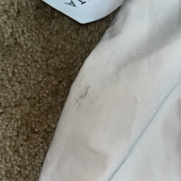 Creme Shorts - Picture 9 of 9